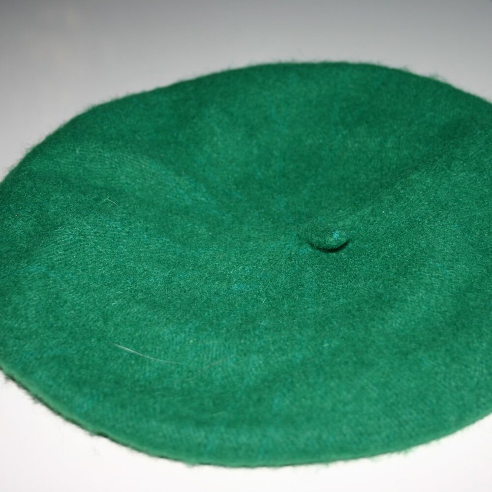 WOMENS' BERET 100% WOOL EMERALD GREEN ST PATRICK'S DAY ANYONE?